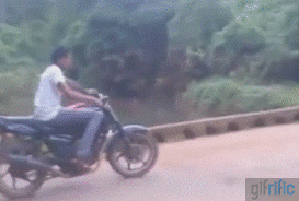 Hjälm på motorcykeln